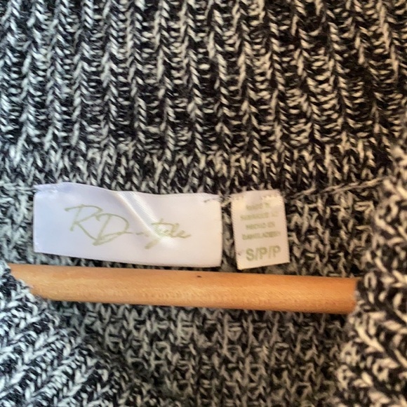 RD Style Longer Length Turtleneck Sweater - Picture 4 of 7